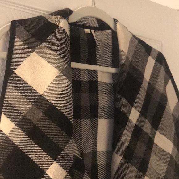 Black & cream vest - Picture 3 of 3